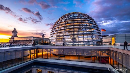 Koalitionsvertrag 2021 Kuppel des Reichstagsgebäudes in Berlin