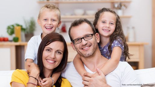 Familie mit zwei Kindern